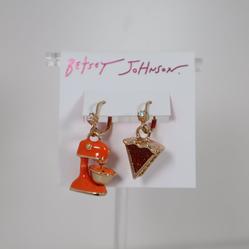 BETSEY JOHNSON Pumpkin Pie Mixer Mismatched Fall/Thanksgiving Gold Tone Earrings